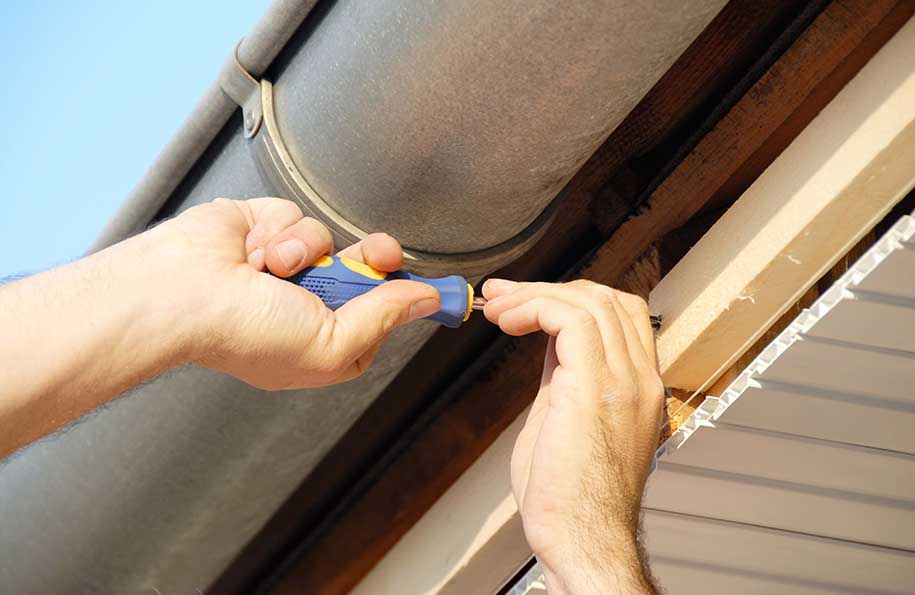 Anchoring a gutter to a home